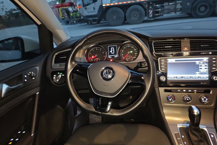 Used Volkswagen Golf 2015 1.4TSI Automatic Comfort Model
