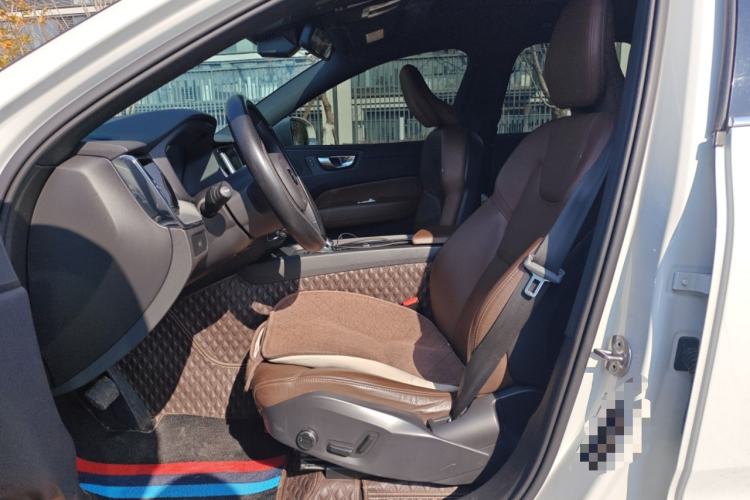 Used Volvo XC60 2023 B5 4x4 Smart Luxury Edition
