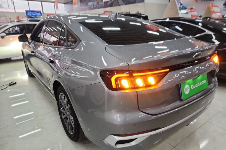 Used Ford Mondeo 2025 2.0T EcoBoost Luxury Version
