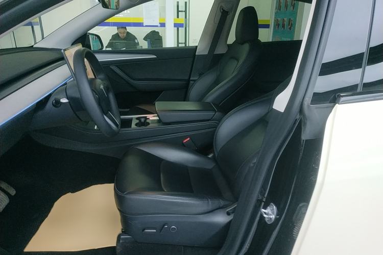 Used Tesla Model Y 2023 Rear-Wheel-Drive Version
