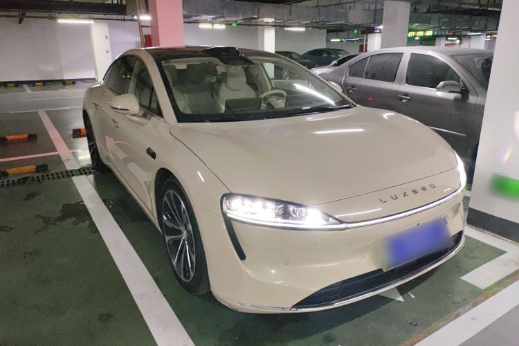 Used Hima Luxeed S7 2025 855 km Max
