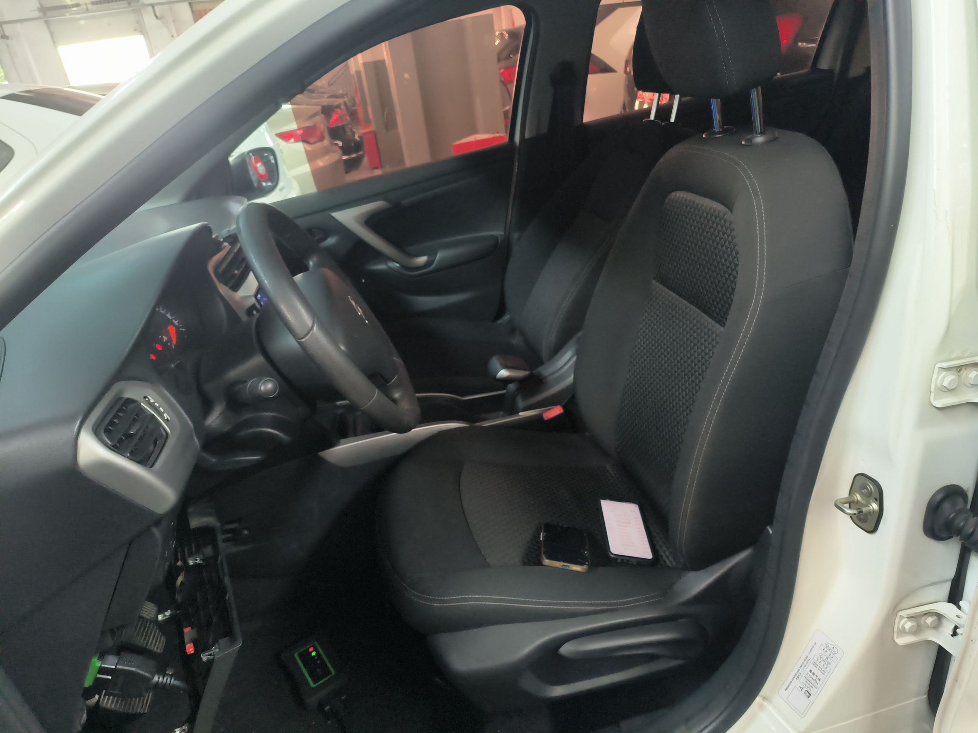 المقاعد الأمامية داخل السيارة