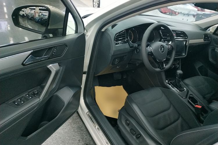 Used Volkswagen Tiguan L 2021 330TSI Automatic Two-Wheel Drive Smart Edition
