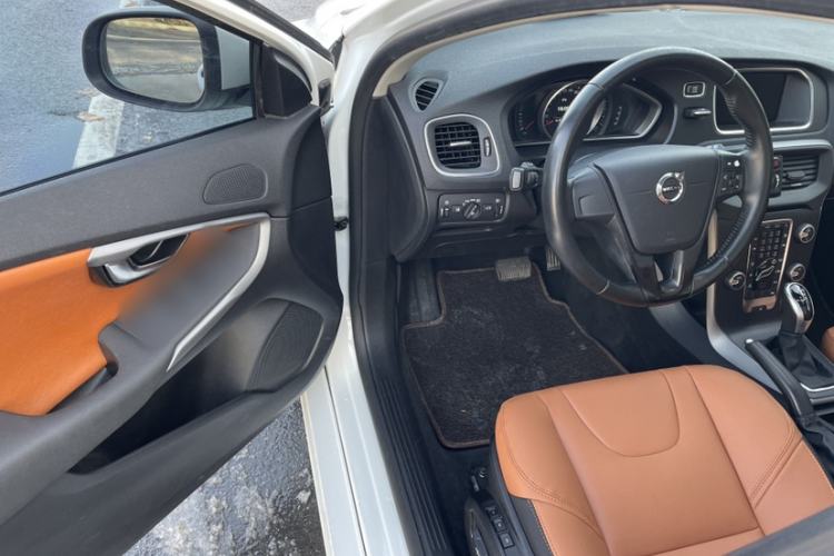 Used Volvo V40 2017 T3 Smart Edition