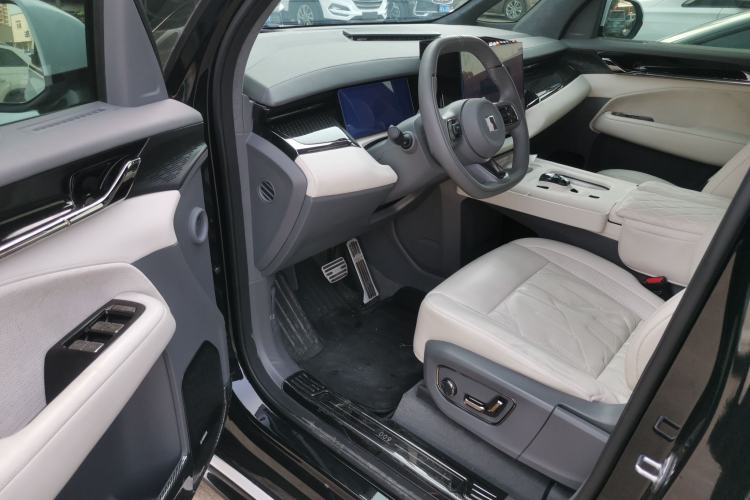 Used Zeekr 009 2024 7-Seater Aisle Version 108 kWh
