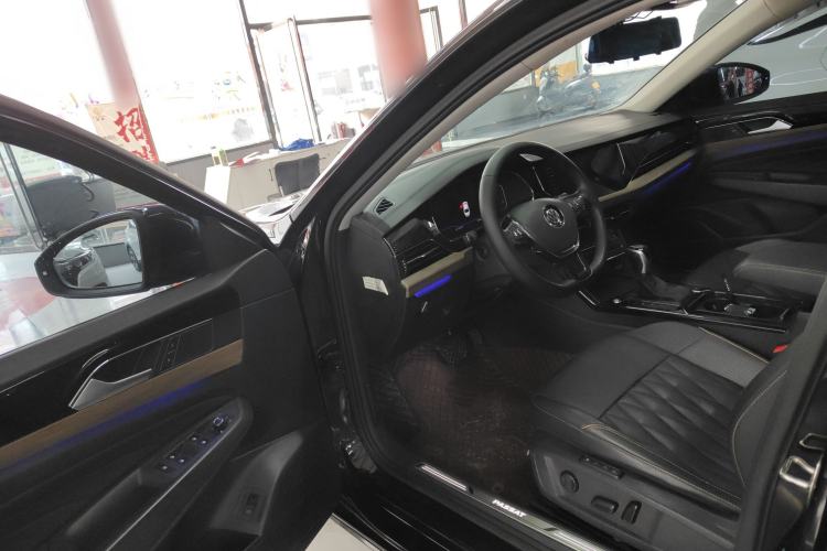 Used Volkswagen Passat 2020 330TSI Luxury Edition China VI
