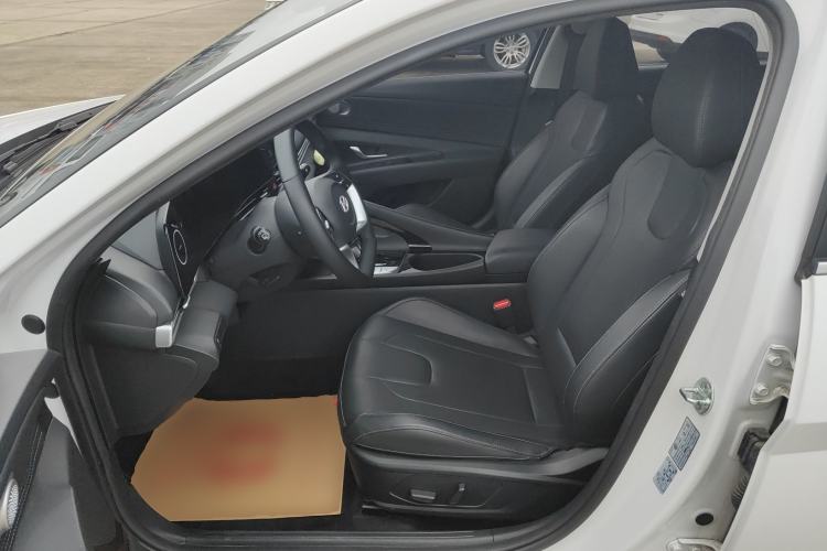 Used Hyundai Elantra 2023 1.5L CVT LUX Prestige Edition
