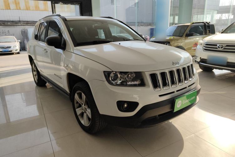 Used  Compass 2015 2.0L two-wheel drive sport version