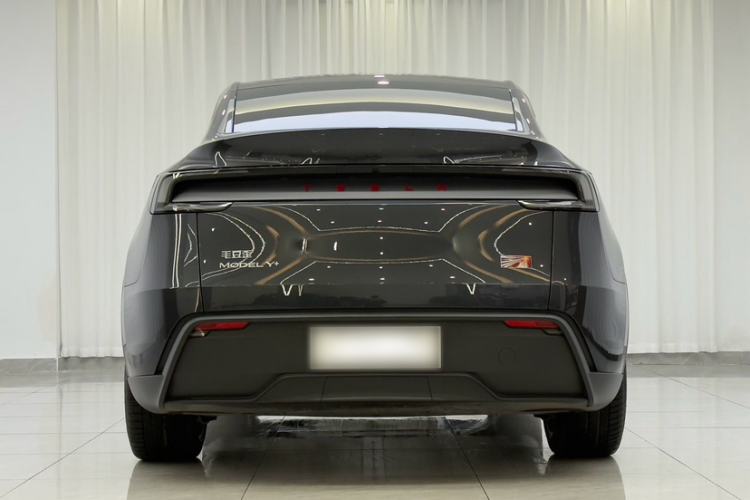 Used Tesla Model Y 2025 Long-Range All-Wheel-Drive Version
