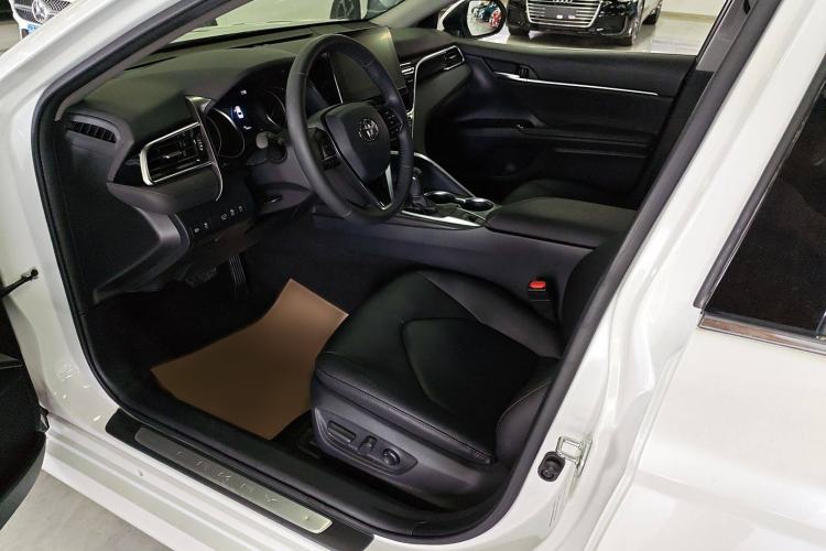 Used Toyota Camry 2021 2.0G Luxury Edition
