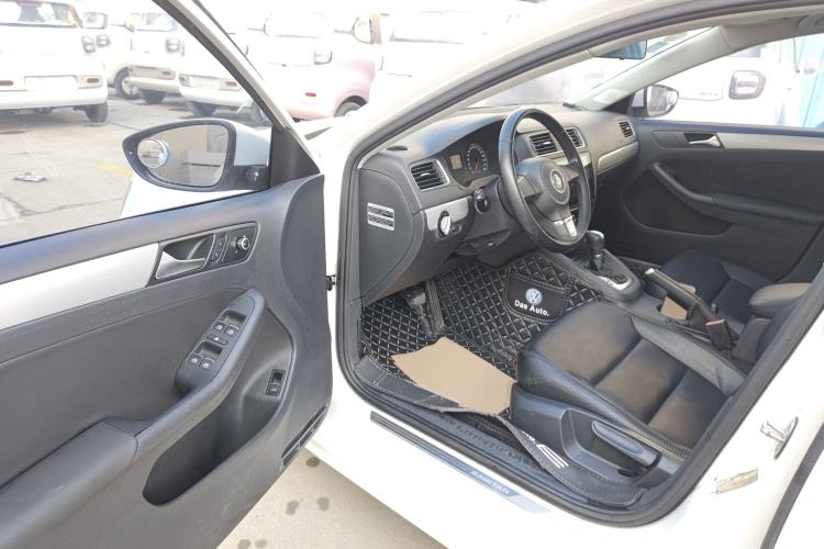 Used Volkswagen Sagitar 2015 1.6L Automatic Comfort Model
