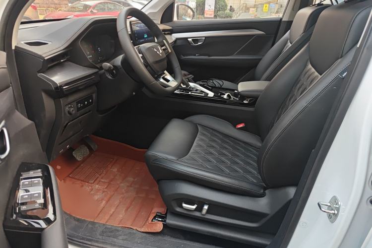 Used Wuling Asta 2022 2.0L DHT Electric-Speed Version
