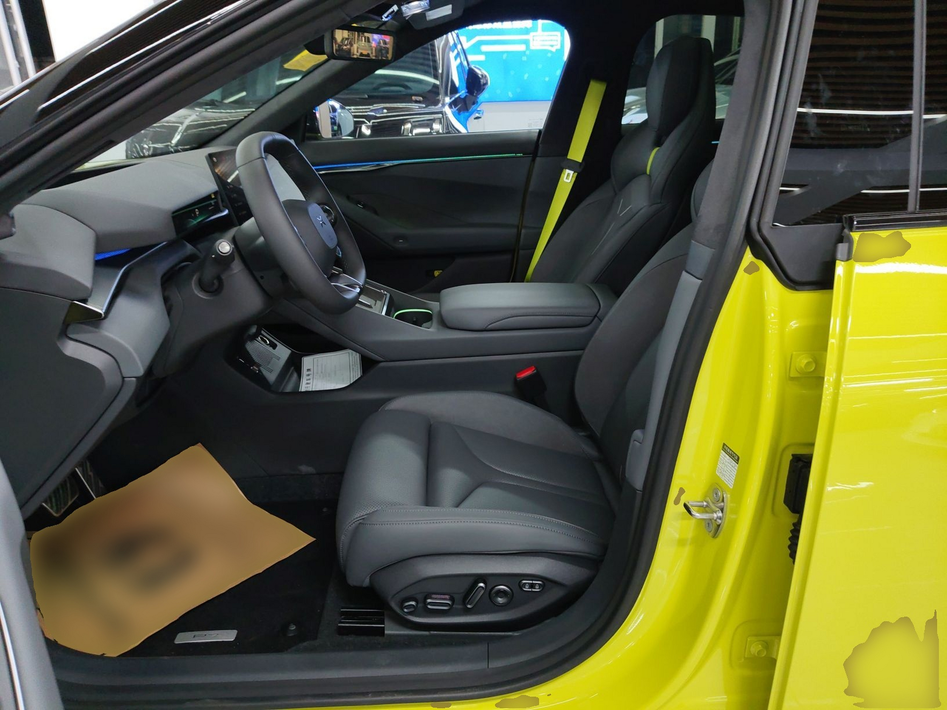 Переднее сиденье в автомобиле