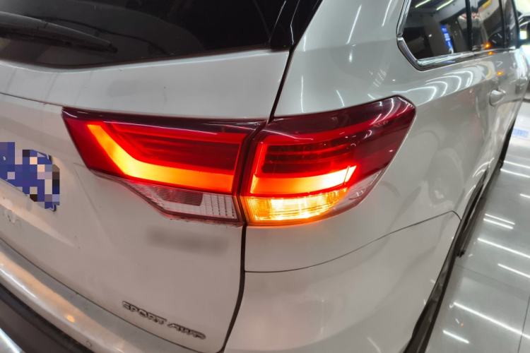 Used Toyota Highlander 2018 2.0T Four-Wheel Drive Luxury Edition 7 Seats China V Emission Standard
