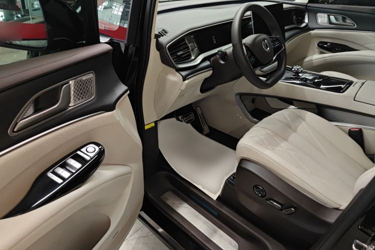 Used Denza D9 2025 DM-i Intelligent Drive 1020 Four-Wheel Drive Flagship Model