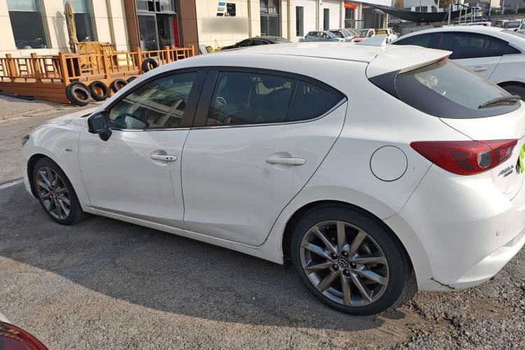 Used Mazda Mazda 3 Axela 2017 Hatchback 2.0L Automatic Sport Model China V Emission Standard
