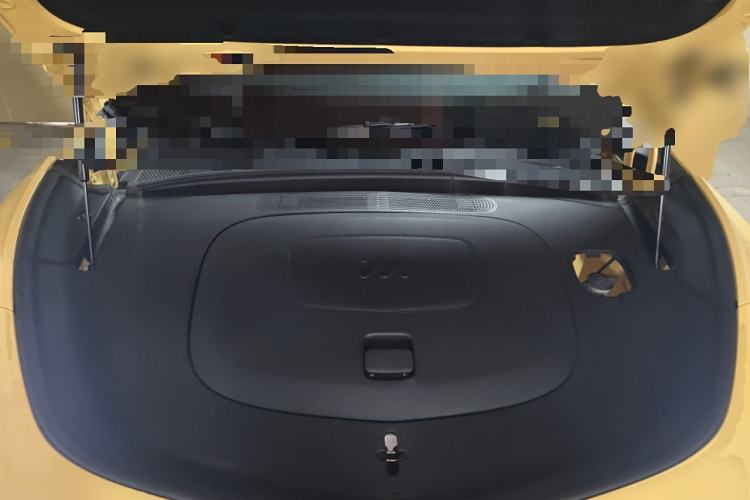 Used  LS7 2023 100kWh Pro All-Wheel-Drive Version
