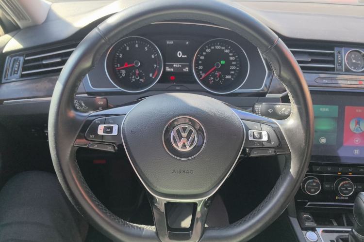 Used Volkswagen Magotan 2017 330TSI DSG Luxury Model
