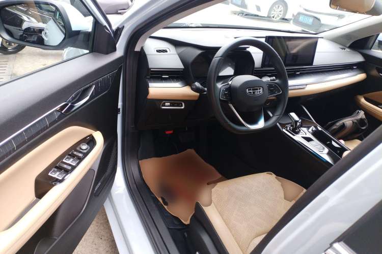 Used Geely Auto Emgrand L HiP 2024 Champion Edition 1.5TD-DHT Pro 100KM Excellence Model
