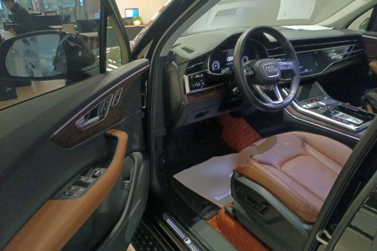 Used Audi Q7 2023 45 TFSI quattro S line Sport model
