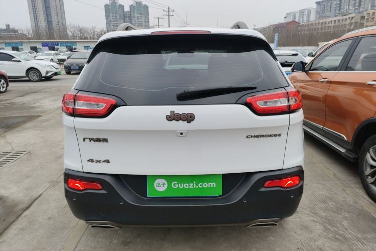 Used  Cherokee 2016 2.4L 75th Anniversary Edition
