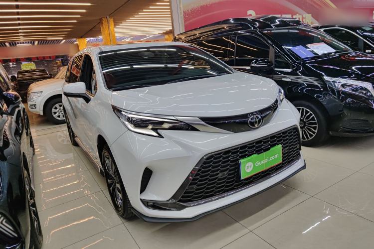 Used Toyota Granvia 2024 2.5L Hybrid Luxury Edition
