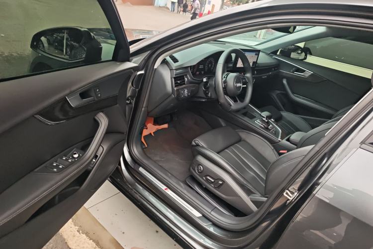 Used Audi A4L 2022 40 TFSI Luxury Dynamic Model
