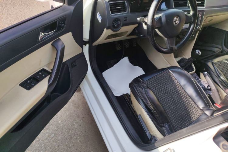 Used Skoda Rapid 2015 1.6L Manual Smart Selection Model
