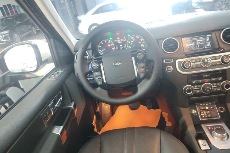 Used Land Rover Discovery 2016 3.0 SC Obsidian Black Heritage Edition SE
