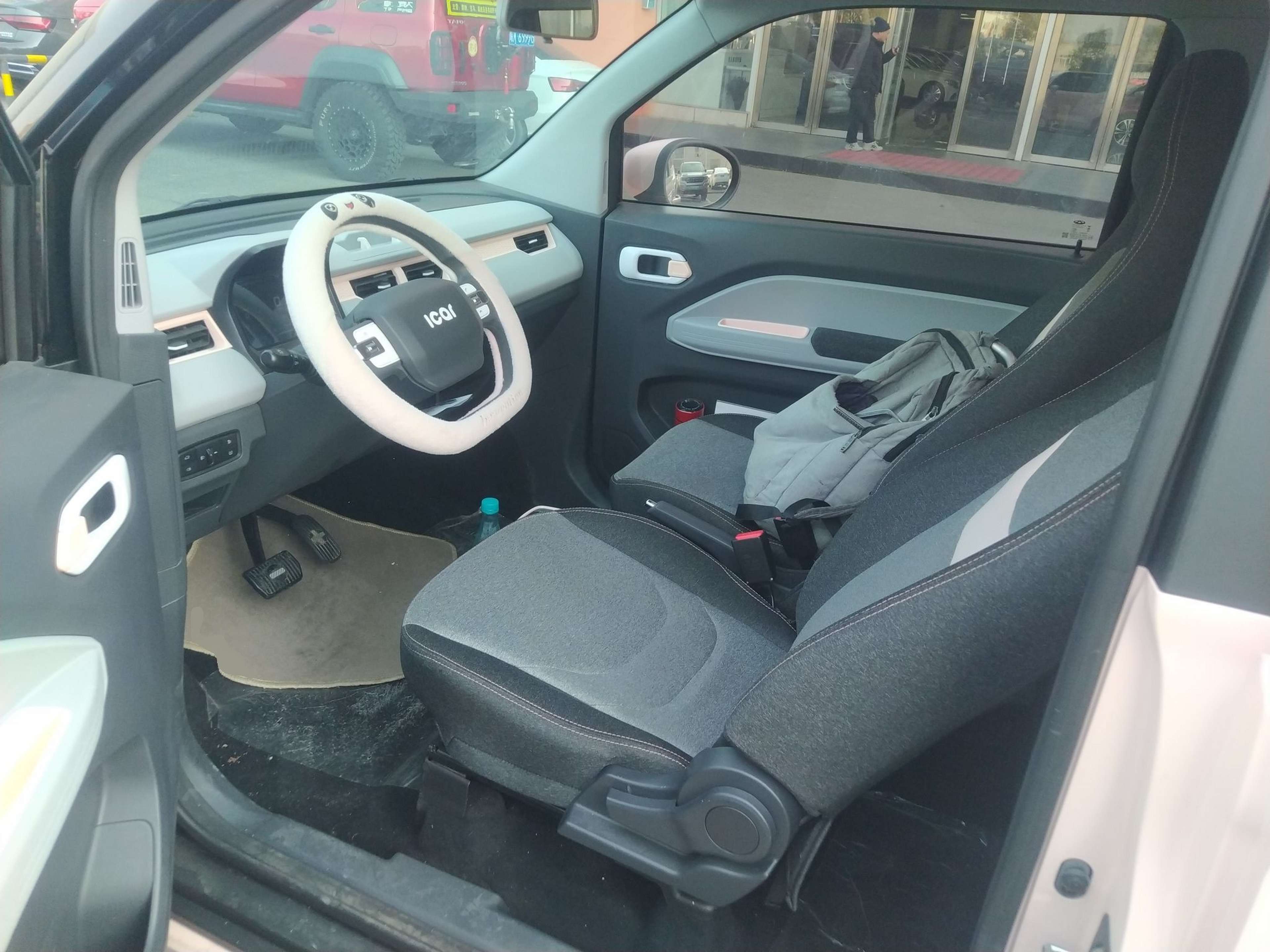 Переднее сиденье в автомобиле