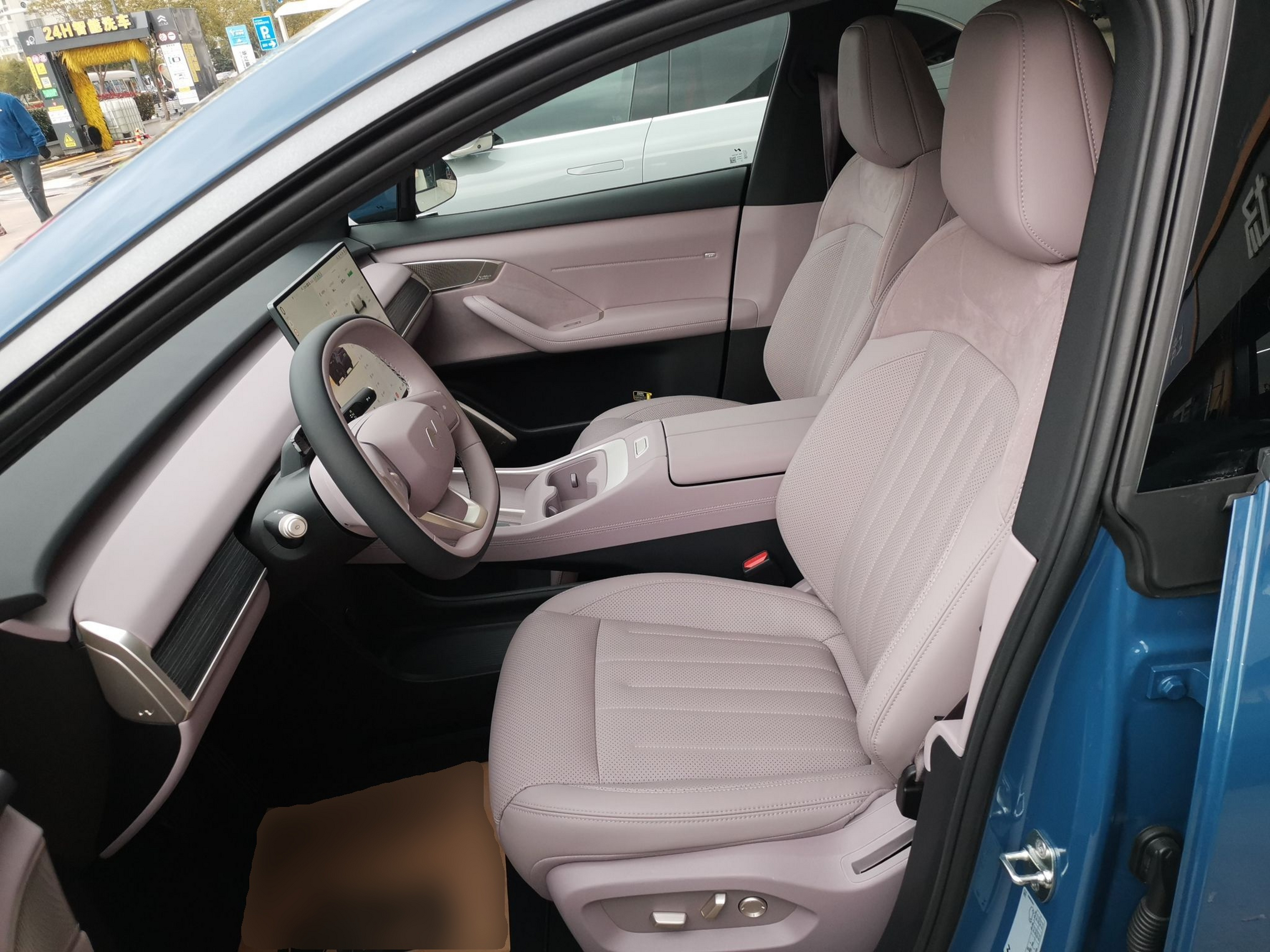 Переднее сиденье в автомобиле