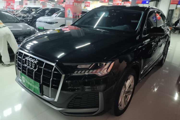 Used Audi Q7 2023 45 TFSI quattro S line Sport model
