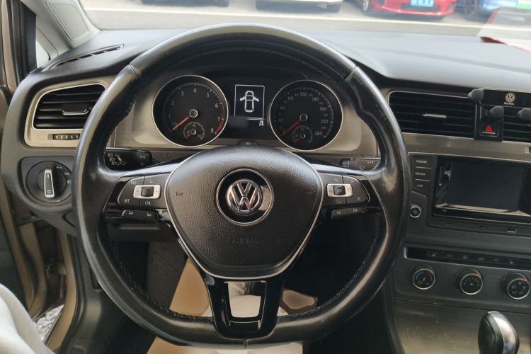 Used Volkswagen Golf 2016 230TSI Automatic Luxury Version
