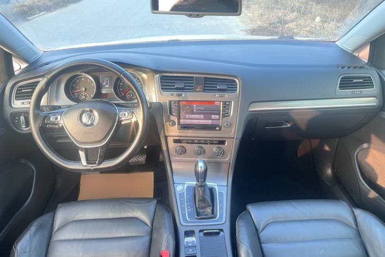 Used Volkswagen Golf 2016 230TSI Automatic Luxury Version
