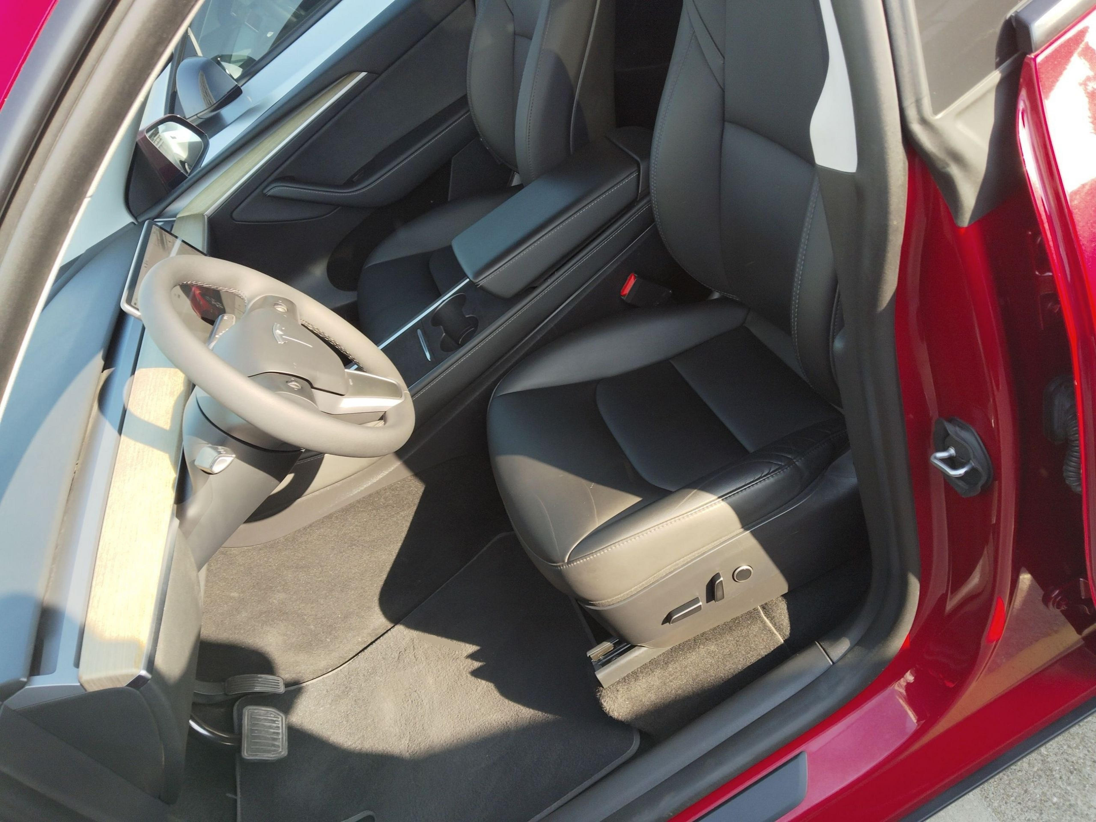 Переднее сиденье в автомобиле