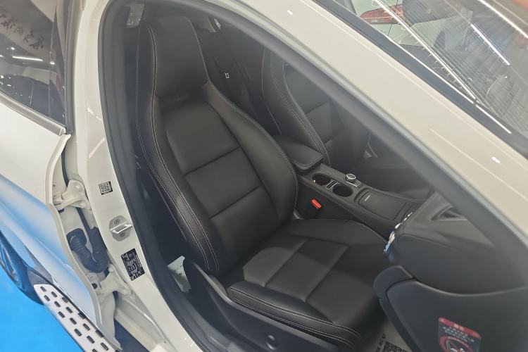 Used Mercedes-Benz GLA 2015 GLA 220 4MATIC Luxury Model
