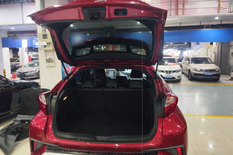 Used Toyota C-HR 2018 2.0L CoolRun Leading Edition with Sunroof China VI Standard
