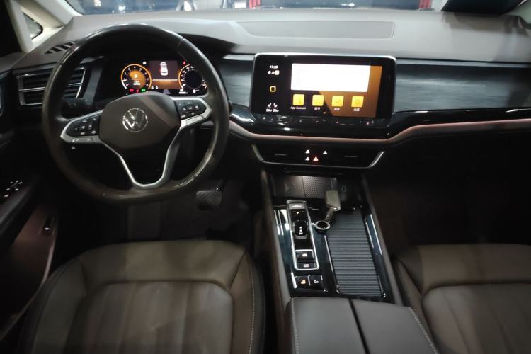 Used Volkswagen Viloran 2022 330TSI Luxury Edition
