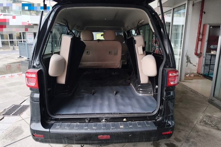 Used FORTHING Lingzhi 2023 M5L 1.6L Base Model 7 Seats
