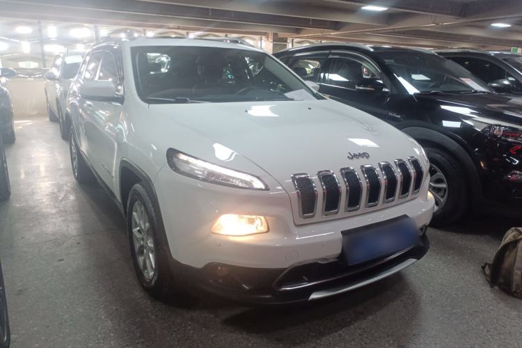 Used  Cherokee 2017 2.0L Superior Edition