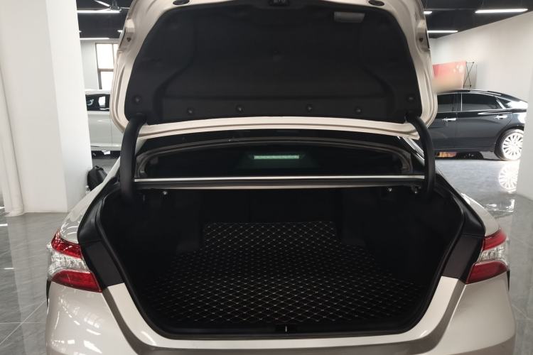 Used Toyota Camry 2021 2.0S FENGSHANG Edition
