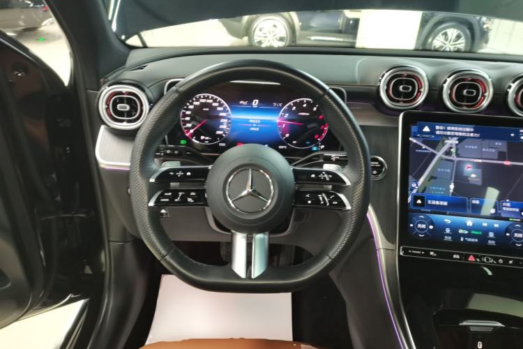 Used Mercedes-Benz GLC 2023 Facelift GLC 260 L 4MATIC Luxury Version 7-Seater
