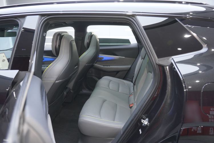 Used Lynk & Co 08 EM-P 2023 120km Long-Range Halo
