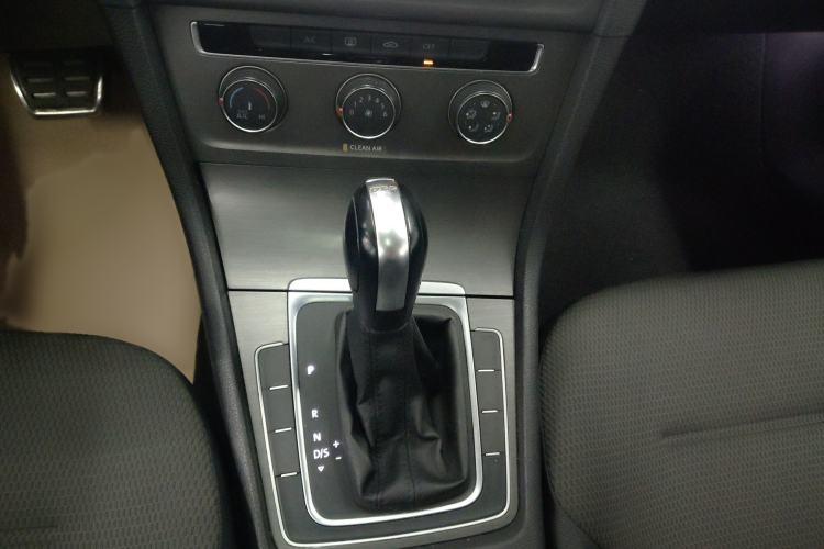 Used Volkswagen Golf 2016 230TSI Automatic Comfort Version
