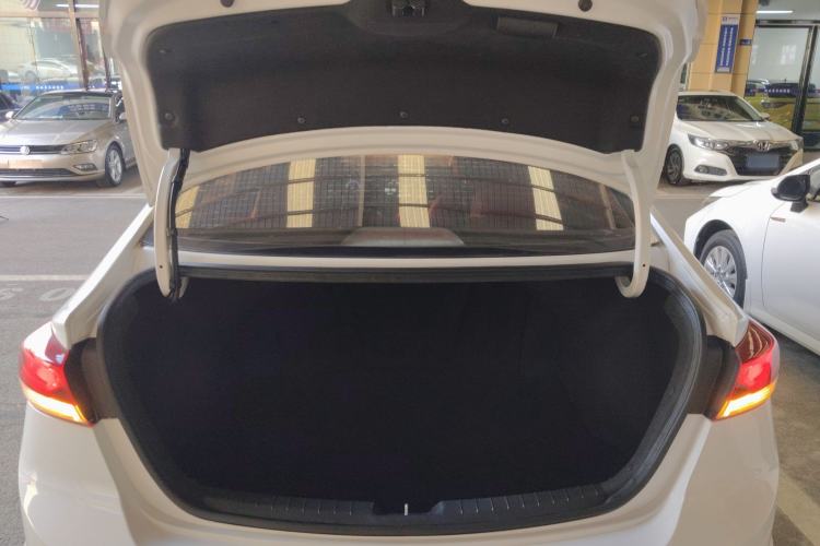 Used Hyundai Elantra 2016 1.6L Automatic ZhiXuan – Elite Version
