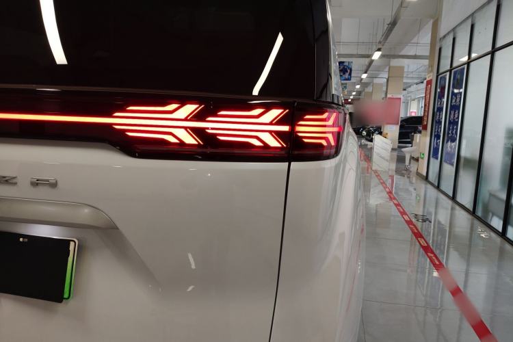 Used Denza D9 2022 DM-i 970 Four-Wheel Drive Flagship Model
