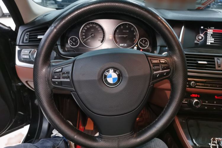 Used BMW 5 Series 2014 525Li Leading Model
