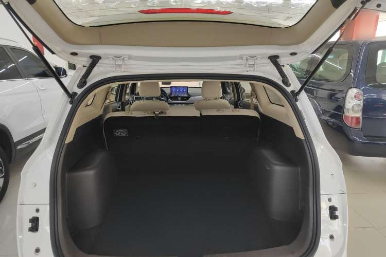 Used Baojun 310W 2017 1.5L Manual Comfort Version China VI Emission Standard
