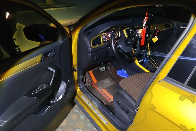 Used Volkswagen T-ROC 2019 280TSI DSG Two-Wheel-Drive Luxury Version China V Emission Standard
