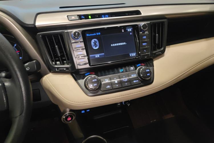 Used Toyota RAV4 2015 2.0L CVT Two-Wheel Drive Fashion Edition